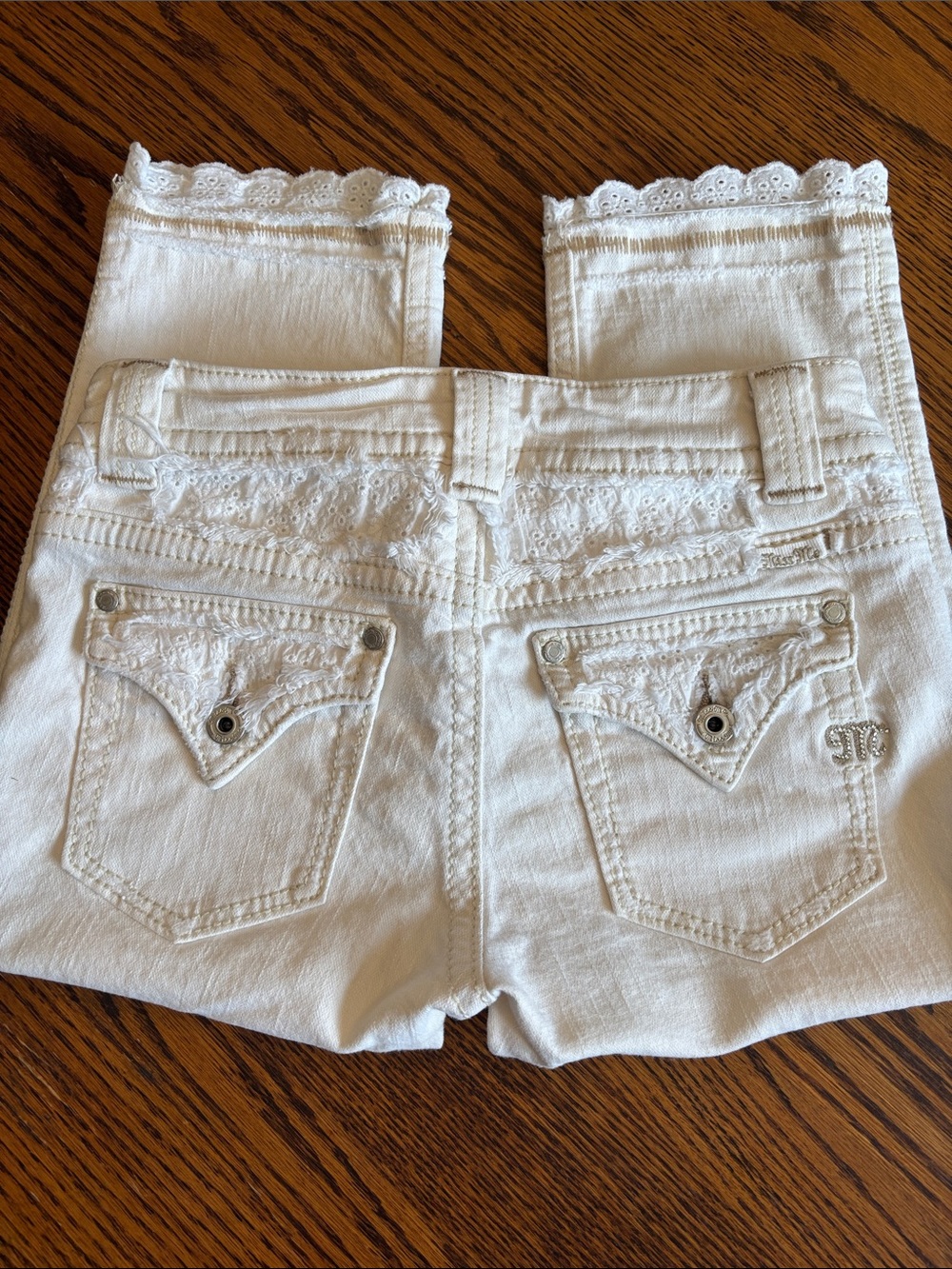 MISS ME Oyster White Capris JP4443L2 Eyelette Lace Details and Trim (L-114)